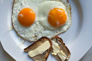 Mężczyzna zjadł 700 jajek i zbadał cholesterol