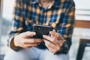 korzystanie z telefonu komórkowego