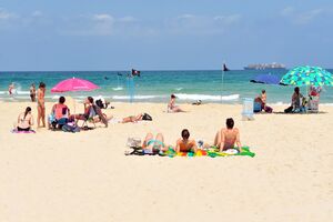 Ludzie na plaży
