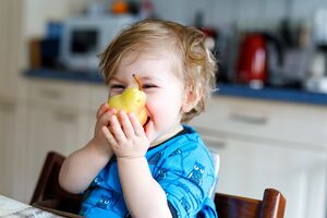 Tych przekąsek nie podawaj dziecku. Pediatrzy publikują listę