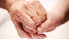 Te objawy pojawiają się kilka miesięcy przed śmiercią. Lekarka ostrzega