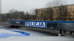 Wóz policyjny na tle miasta