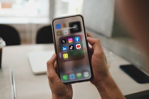 Korzystanie z social mediów w pracy