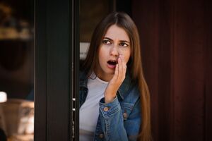 4 zachowania, które zachęcają stalkera do działania