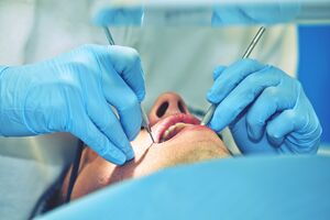 Tak energetyki niszczą zęby. Dentyści alarmują