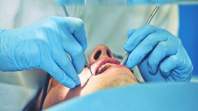 Tak energetyki niszczą zęby. Dentyści alarmują