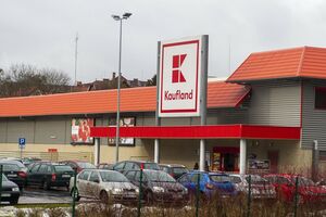 Parking przed sklepem Kaufland