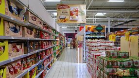 Czipsy w supermarkecie