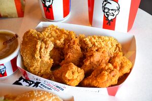 Wraca wtorkowy kubełek w KFC. Ile ma kalorii?