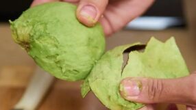 Pomaga na wzrok, pamięć i wzmacnia serce. Polacy omijają ten owoc w sklepie