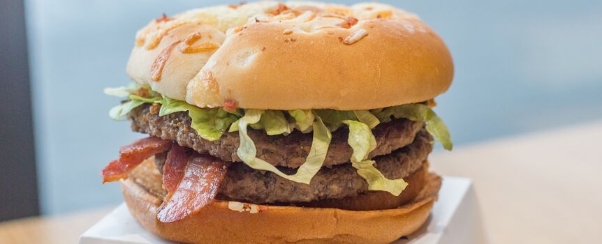 Ile kcal ma burger drwala?