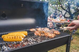 Najgorsze błędy podczas grillowania. Psychodietetyczka przestrzega