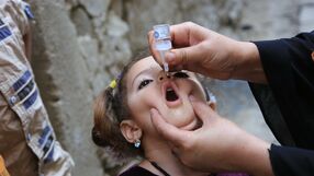 Polio po 30 latach znów atakuje dzieci