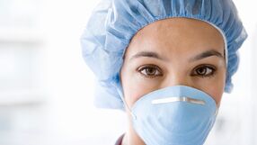 Epidemiolog: wariant Omikron może pomóc zakończyć pandemię