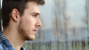 Alzheimer u osób młodych. Jakie mogą być objawy?