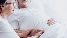 Jak umierają chorzy na raka? Objawy zwiastujące śmierć