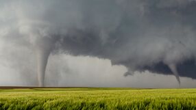 Jak zachować się podczas tornada? Sprawdź, co robić i jak się chronić przed trąbą powietrzną