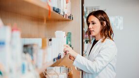 Jaką ścieżkę zawodową wybierają studenci farmacji?