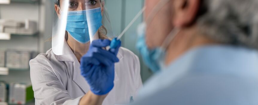 Pomoc farmaceuty w trakcie pandemii: co warto wiedzieć? 