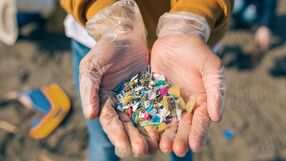 Mikroplastik w jedzeniu: zjadamy nawet 5 gramów tygodniowo