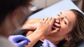 Strach przed dentystą: skąd się bierze?