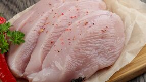 Salmonella w mięsie z Biedronki
